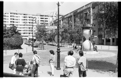 Skulptur „Doppelter Admiral” der Künstlerin Ludmila Seefried-Matejková, die seit 1987 an der Kreuzung Admiralstraße/Regina-Jonas-Straße steht.<br><i>FHXB Friedrichshain-Kreuzberg Museum, Foto: Jürgen Henschel</i>
Skulptur „Doppelter Admiral”